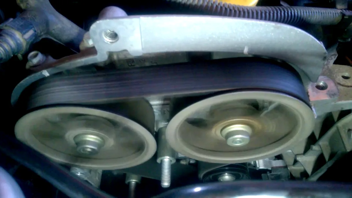 Cât costă pompa de apă şi când trebuie schimbată