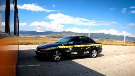 Test de impact la viteză record. A lovit un autobuz la 208 km/h!