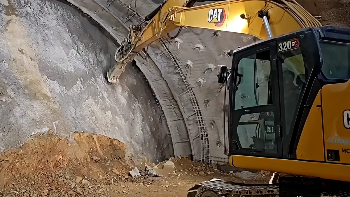 Video - A fost străpunsă și a doua galerie a tunelului Boița 1 de pe Autostrada Sibiu – Pitești. Lucrările au ajuns la 45%