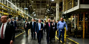 Grupurile din industria auto îl îndeamnă pe Donald Trump să nu permită accesul producătorilor chinezi în SUA