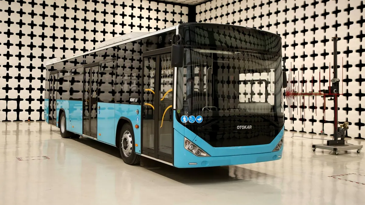 Câte autobuze Otokar ale STB stau în reparații? Principalul motiv pentru care autobuzele turcești se strică