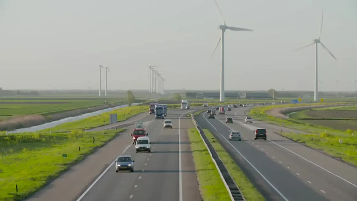 Limita de viteză pe șoselele din Olanda s-a schimbat. Măsura i-a înfuriat pe șoferi