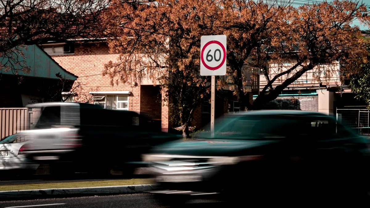 Crește limita de viteză în localitate? Această veste e așteptată de foarte mulți șoferi