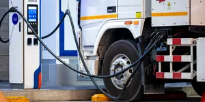 China vizează o flotă de camioane electrice de aproape 100% pentru a asigura securitatea energetică și a reduce emisiile