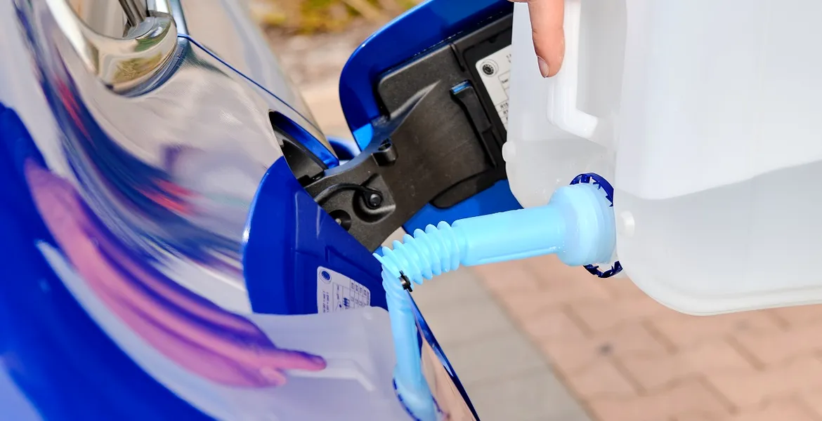 Am pus AdBlue în motorină, ce e de făcut? Sfaturi practice și cum poți evita o daună majoră