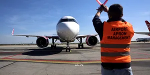 Pasagerii care fac scandal în avion ar putea fi interziși de toate companiile. Modificarea pregătită de britanici