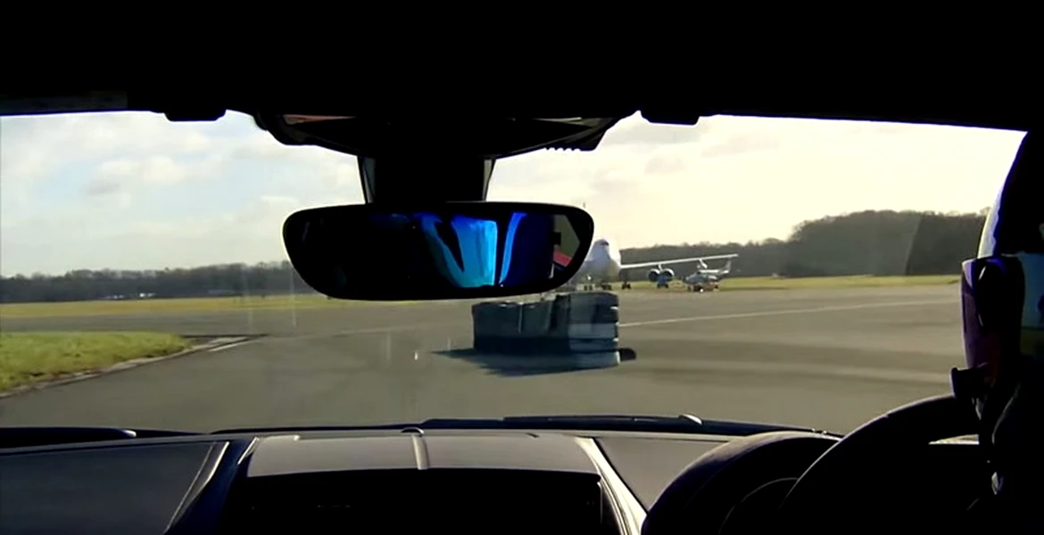 STIG şi Jaguar F-Type R pe circuitul Top Gear. On board VIDEO