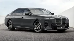 <span class='prepend'>Foto |</span> BMW lansează rivalul pentru Mercedes Clasa S Guard: BMW Concept 7 Protection vine cu armură invizibilă și 612 cai putere