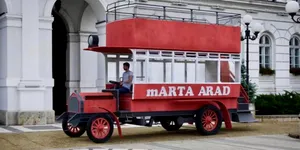Autobuzul cu etaj „MARTA”, readus la viață după aproape 120 de ani. Replica electrică este construită la Arad