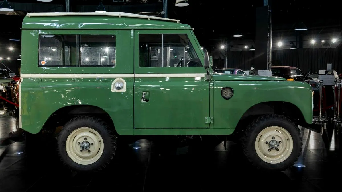 Land Rover Defender 88 Seria III - Un icon al industriei auto britanice