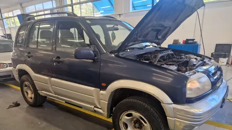 RAR a descoperit mașini cu improvizații periculoase. Un SUV avea frânele spate dezactivate, iar o autoutilitară folosea buturugi de lemn
