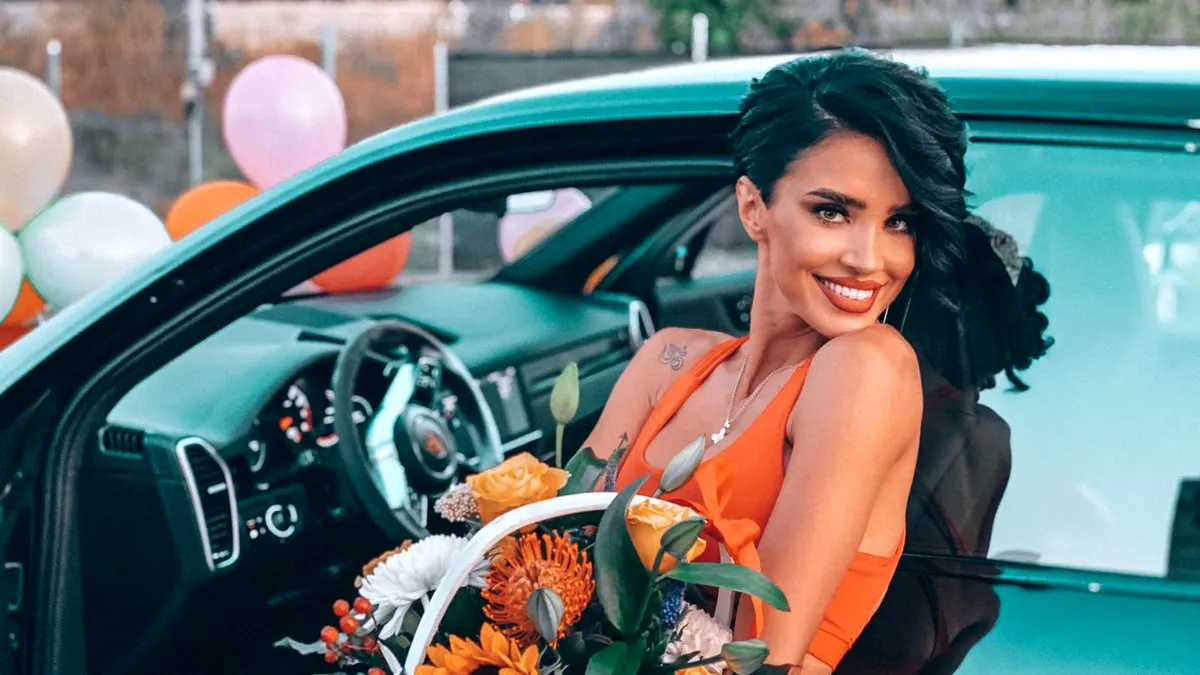 Adelina Pestrițu a anunțat printr-o filmare realizată în mașină că are coronavirus. Ce model conduce vedeta?
