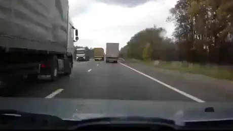 ŞOCANT: iată ce păţeşti dacă depăşeşti prin dreapta un tir!