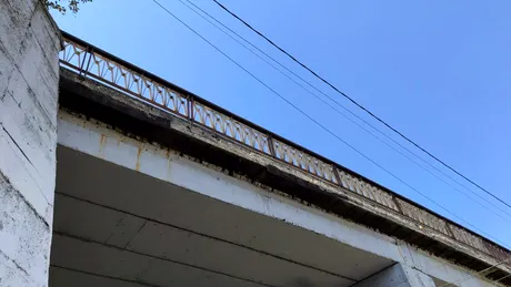 Cum arată podul care nu a fost reparat niciodată. Se află pe una dintre cele mai tranzitate şosele din Bucureşti - VIDEO
