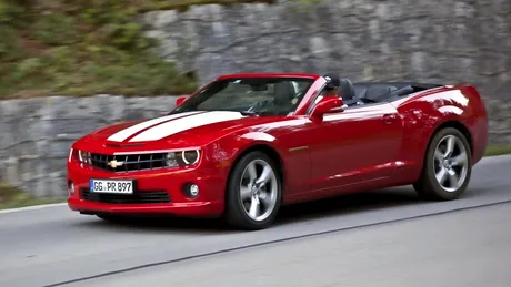 It got the looks and the sound: Chevrolet Camaro Convertible V8 MT