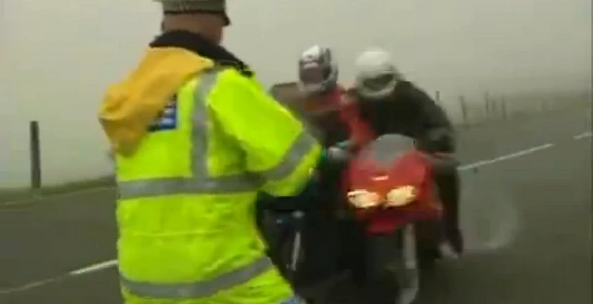 Iată ce se întâmplă când un poliţist se pune în faţa unor bikeri. VIDEO