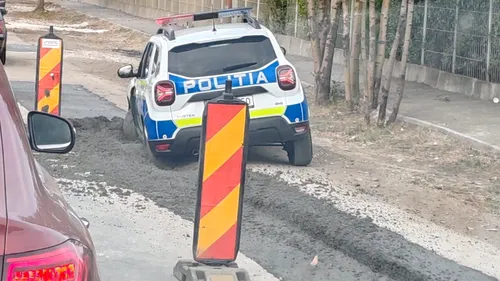 Poliția Brașov are o mașină „beton”. Imagini virale cu o autospecială de Poliție, blocată în cimentul proaspăt turnat