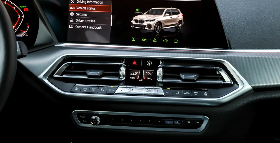 BMW va taxa anual accesul la Apple Carplay pe modelele sale