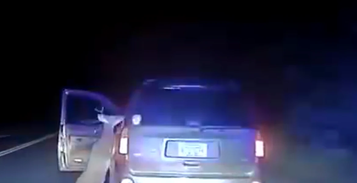 Căprioara nebună a intrat peste şofer în maşină şi l-a luat la pumni (VIDEO)