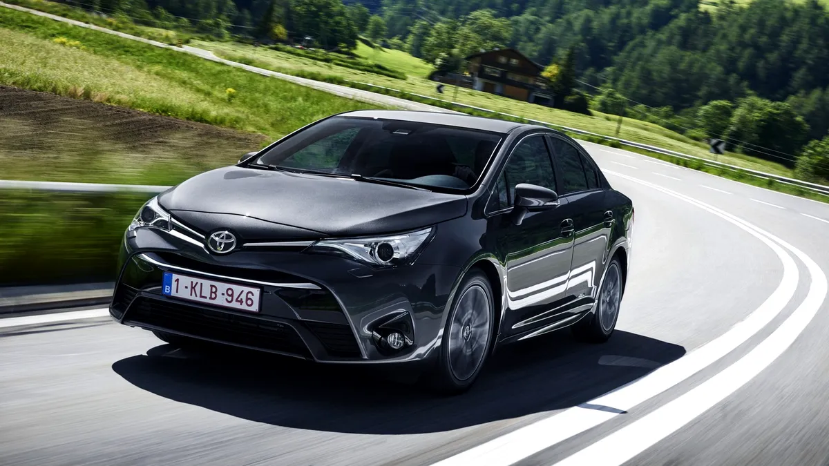 Vrei să cumperi o maşină? Cum să faci un test-drive detaliat şi ce capitole să bifezi