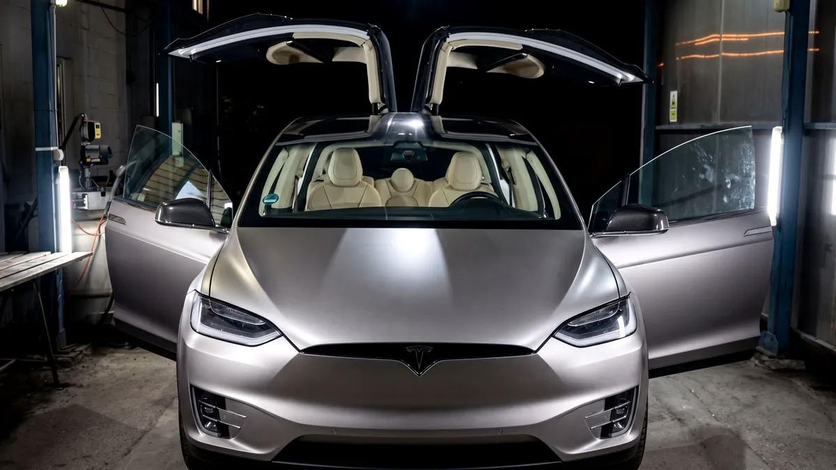 Tesla de peste 100.000 de lei căutată de autoritățile olandeze, oprită la Sighetu Marmației. Ce au descoperit polițiștii de frontieră