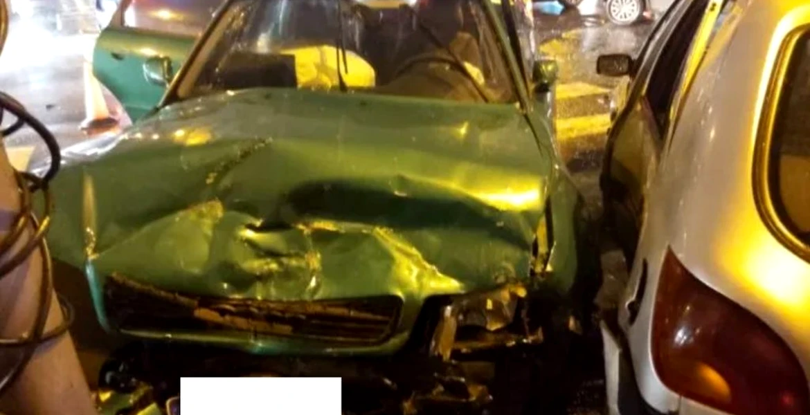 Momentul în care două șoferițe provoacă un accident. Trei mașini au fost avariate – VIDEO
