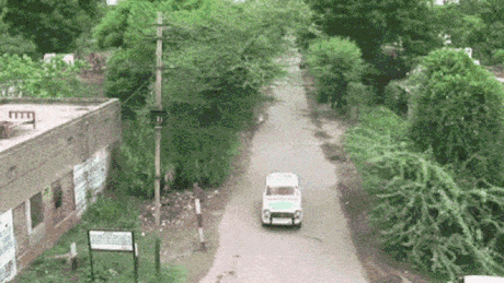 Un indian merge cu maşina doar în marşarier de mai bine de zece ani