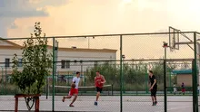 Sport la cinci minute de casă: stil de viață activ în Cosmopolis