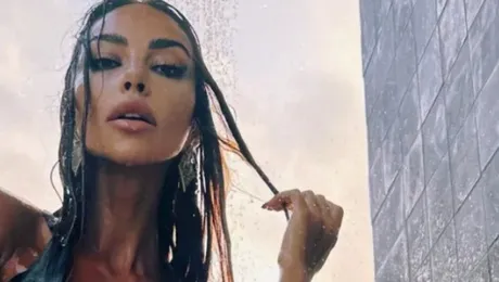 Mădălina Ghenea, absolut spectaculoasă la duș. Imaginile cu care și-a încântat fanii