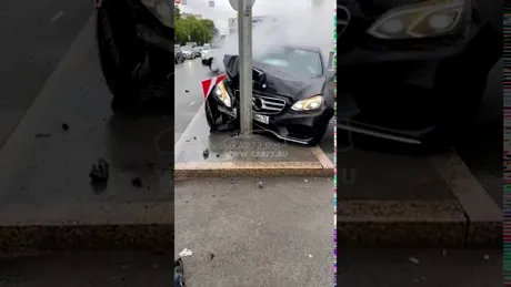 Și-au transmis accidentul live pe Instagram. Ei n-au pățit nimic, dar mașina e zob!