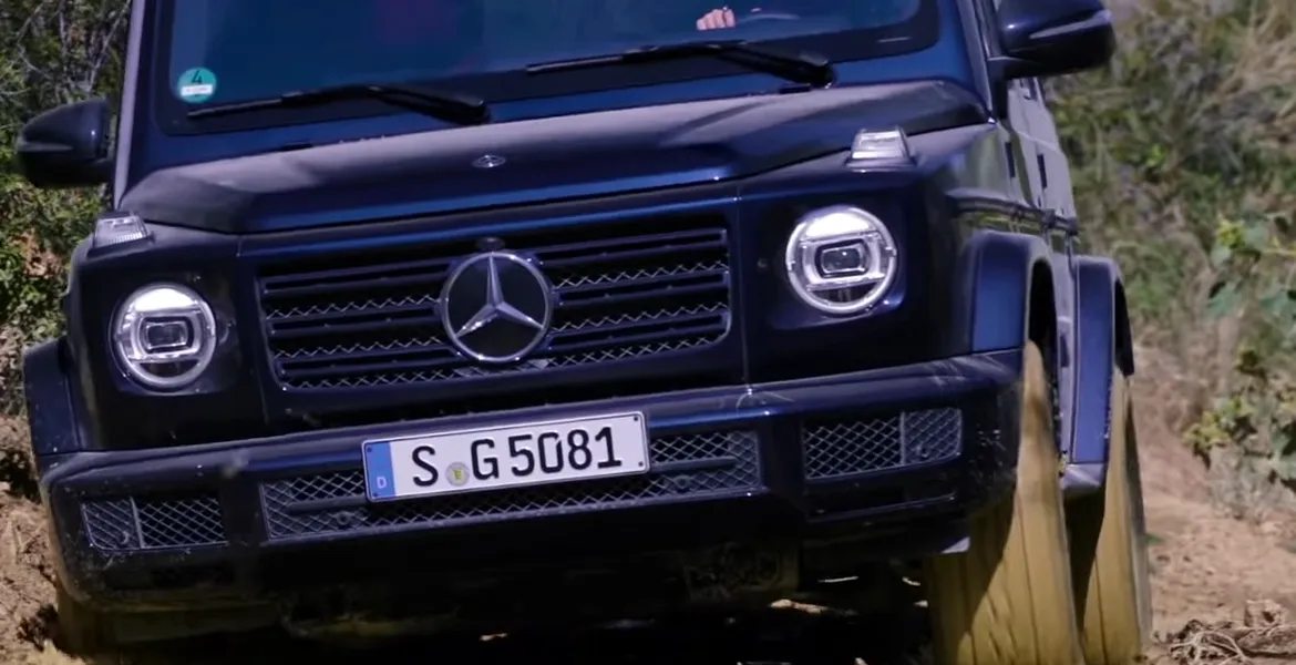 Lux, rafinament şi versatilitate. Cum se conduce Mercedes-Benz G-Class 2019 prin noroi – VIDEO