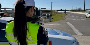Presa maghiară: Șoferii români dau vina pe soții pentru a scăpa de amenda de radar