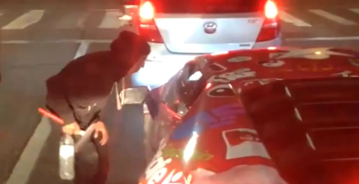 Întâlnirea unui concurent Gumball 3000 cu un puşti care spală parbrize în intersecţie – VIDEO