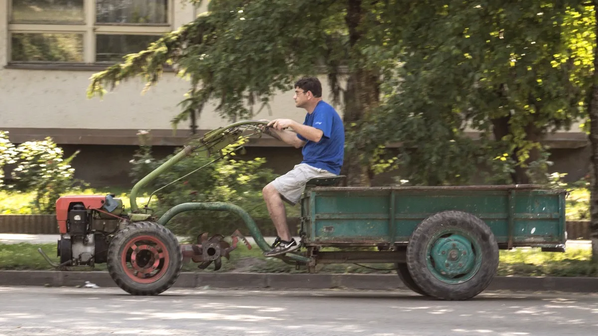 Motocultor pe drum public - Ce se întâmplă dacă întâlnești un echipaj de poliție