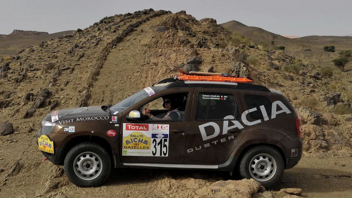 Dacia Duster câştigă Raliul Gazelelor