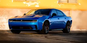 Dodge lansează rivalul pentru Tesla Model S. Charger Daytona Sedan este un muscle car electric