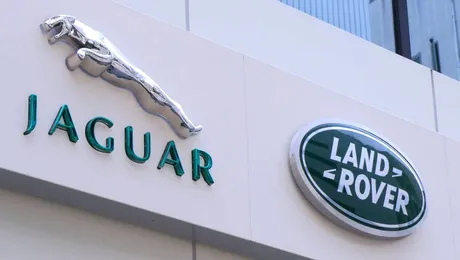 Jaguar Land Rover își extinde strategia privind versiunile cu motor electric și hibrid. JLR va investi 18 miliarde de lire până în 2029 