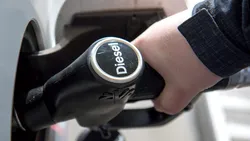 Prețul motorinei a ajuns la 10,40 lei pe litru. Bogdan Ivan cere controale la benzinării