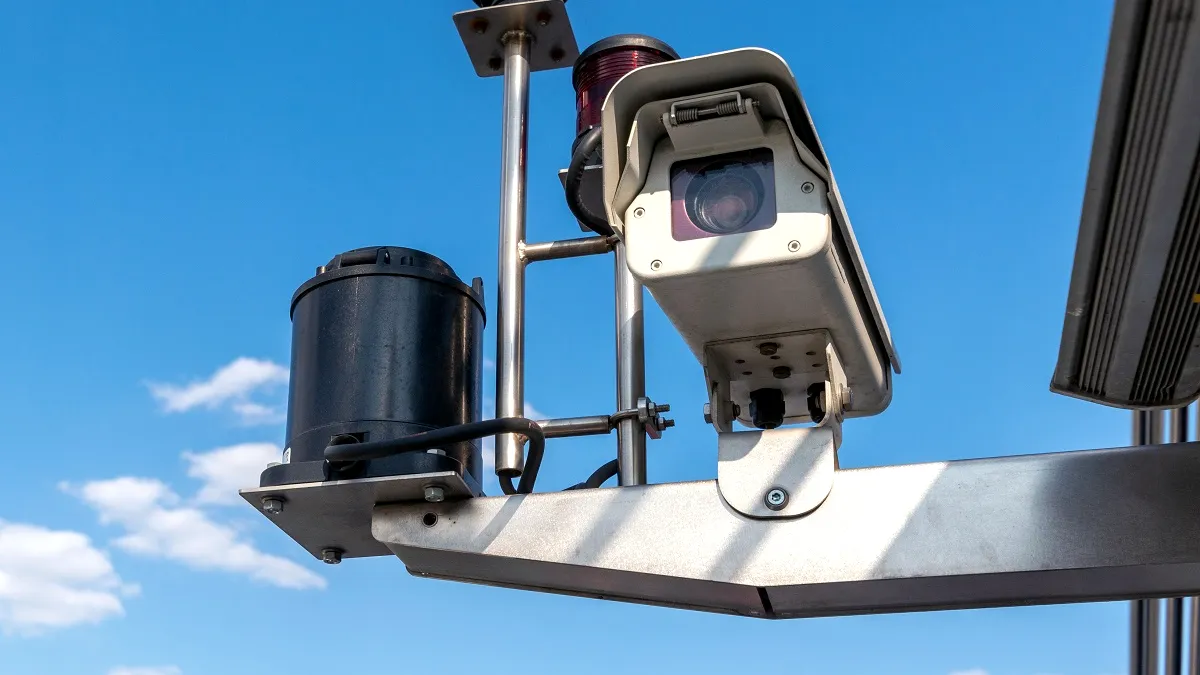 Video exclusiv / Radarele setate pe detectarea vitezei medii schimbă regulile în trafic. IGPR explică de ce nu mai scapi de amendă dacă încetinești la radar