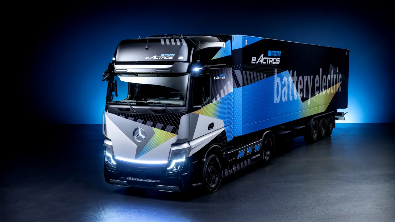 Mercedes-Benz eActros LongHaul 