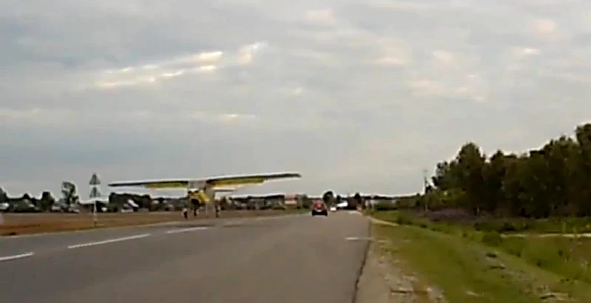 Video: În Rusia avioanele aterizează pe stradă