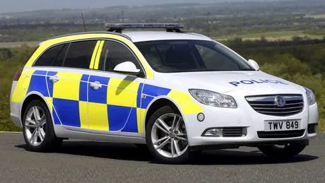 Opel Insignia - maşină de poliţie în Anglia