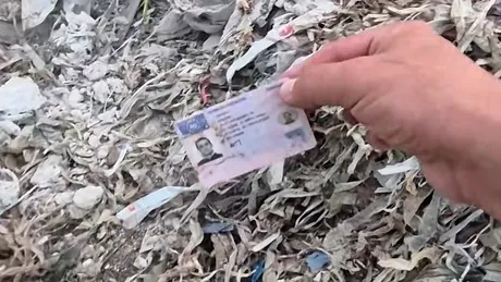Mii de permise de conducere românești au fost aruncate la gunoi în Republica Moldova. Documentele, aruncate printre deșeuri medicale și tuburi de perfuzii