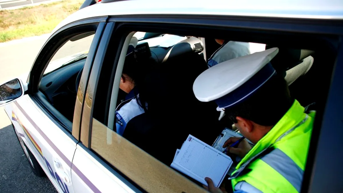 Şofer în vârstă de 18 ani rămas fără permis, s-a urcat din nou la volan şi a lovit două maşini 