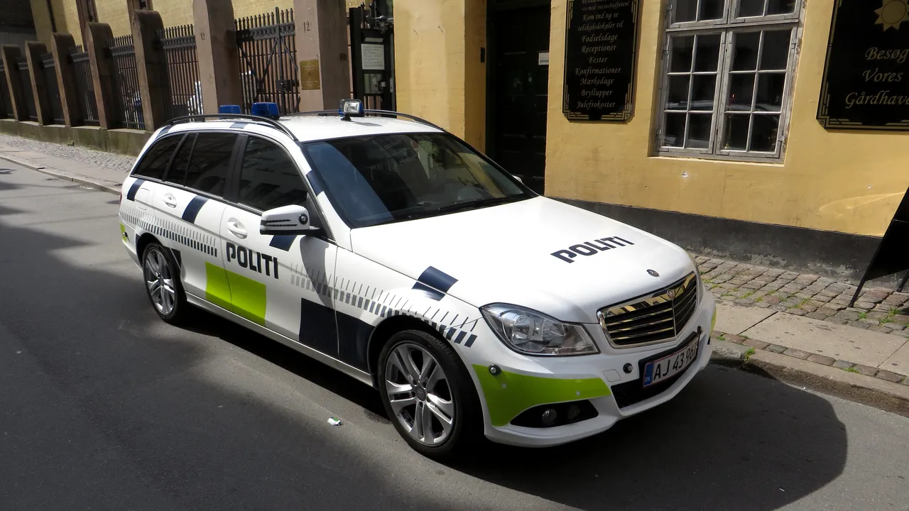 1-police-car-in-copenhagen-denmark-08 