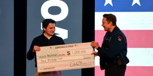 Cel mai bogat om din lume, șeful Tesla, a donat doar 0,06% din averea sa pentru cauze caritabile: Cât a oferit George Soros comparativ cu Elon Musk?