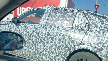Foto / Un nou prototip camuflat, surprins la Pitești. De ce nu poate fi Dacia C-Neo