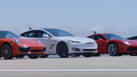 Cea mai nebună cursă din lume: Tesla vs. restul maşinilor - VIDEO

