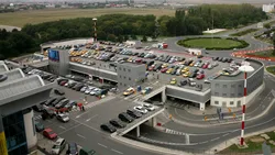 Parcarea de la terminalul Sosiri al Aeroportului Otopeni va fi reconsolidată