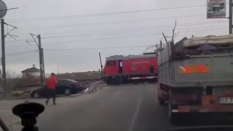 Se întâmplă-n România: Un mecanic a oprit trenul la barieră ca să-și ia o cafea